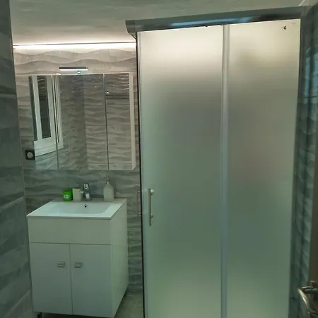 δίπλα στο Intercontinental! Apartment