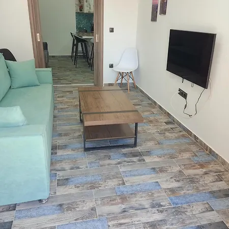 δίπλα στο Intercontinental! Apartment