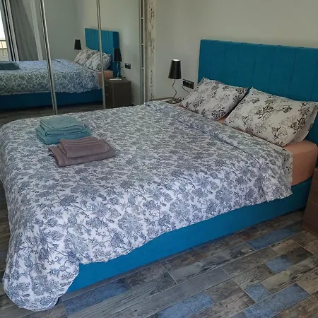 δίπλα στο Intercontinental! Apartment